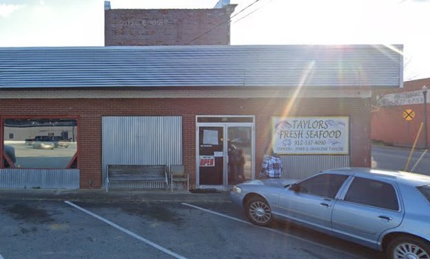 Taylor's Fresh Seafood storefront in Vidalia, GA
